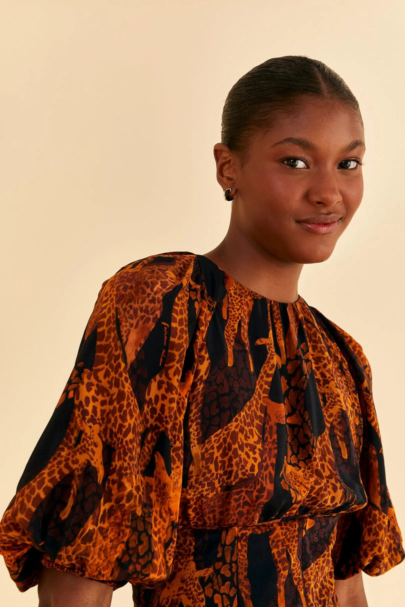 FARM Rio BLACK GIRAFFES PUFF SLEEVE BLOUSE Hot