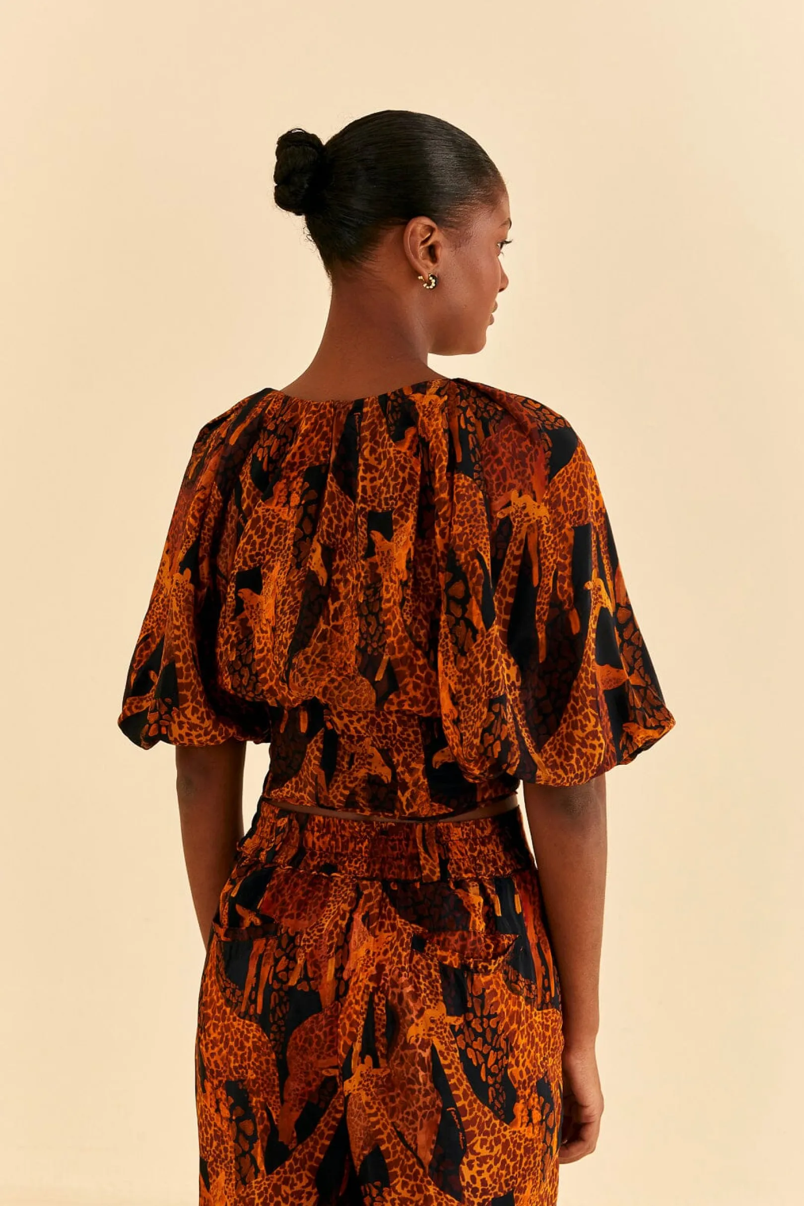 FARM Rio BLACK GIRAFFES PUFF SLEEVE BLOUSE Hot