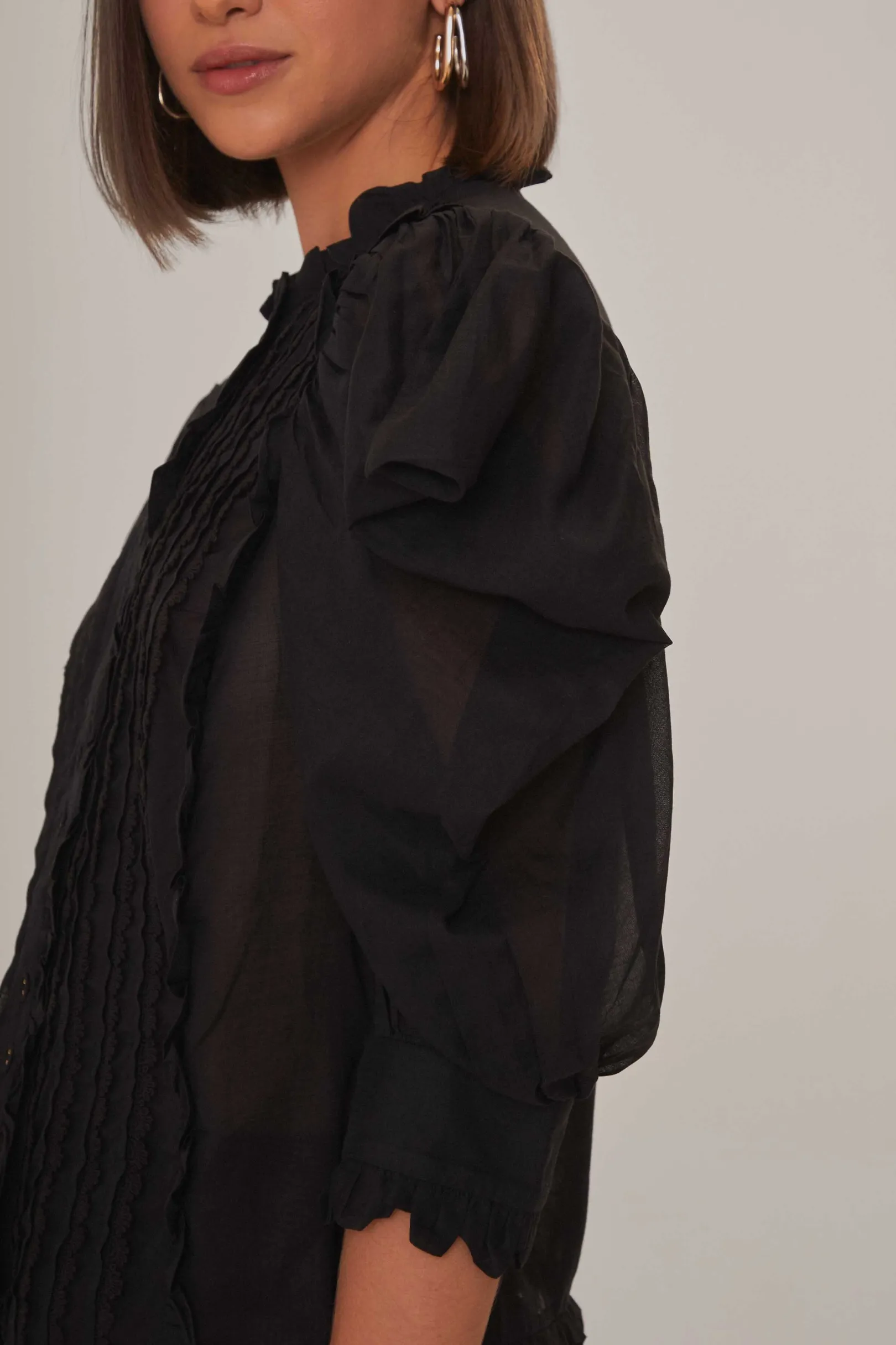 FARM Rio BLACK SHORT SLEEVE PLEATED BLOUSE Discount