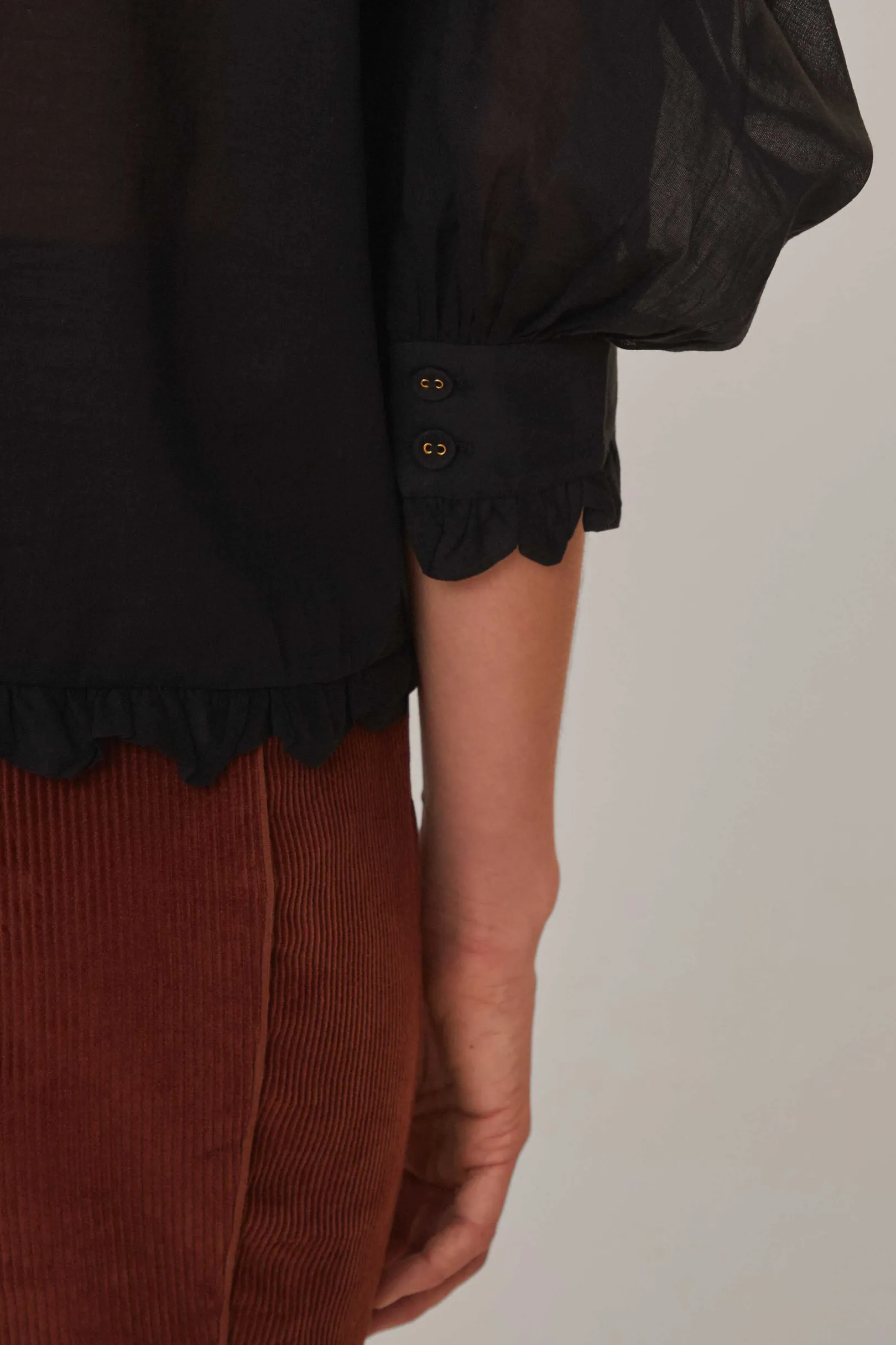 FARM Rio BLACK SHORT SLEEVE PLEATED BLOUSE Discount