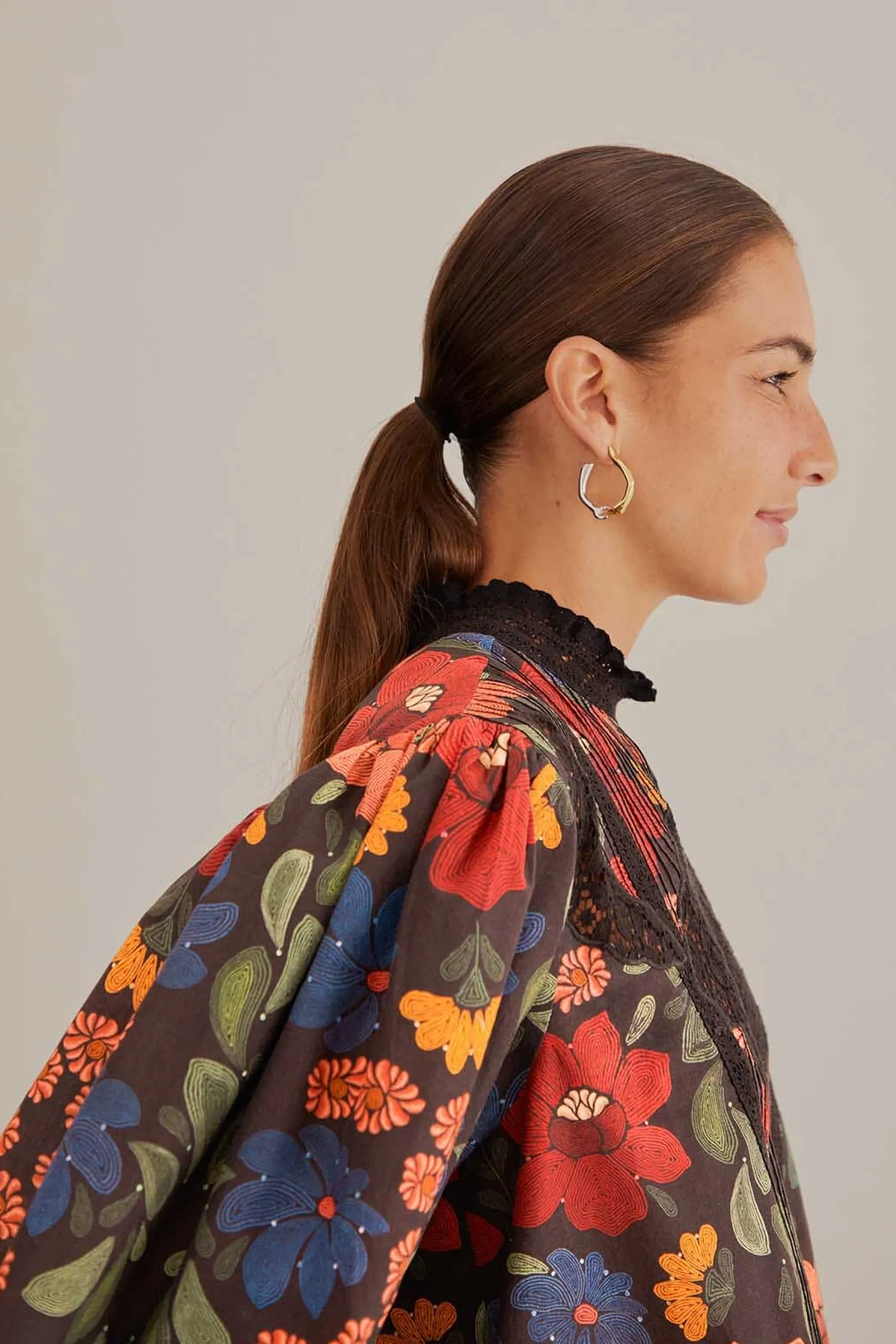 FARM Rio BLACK STITCHED FLOWERS SHORT SLEEVE BLOUSE Best