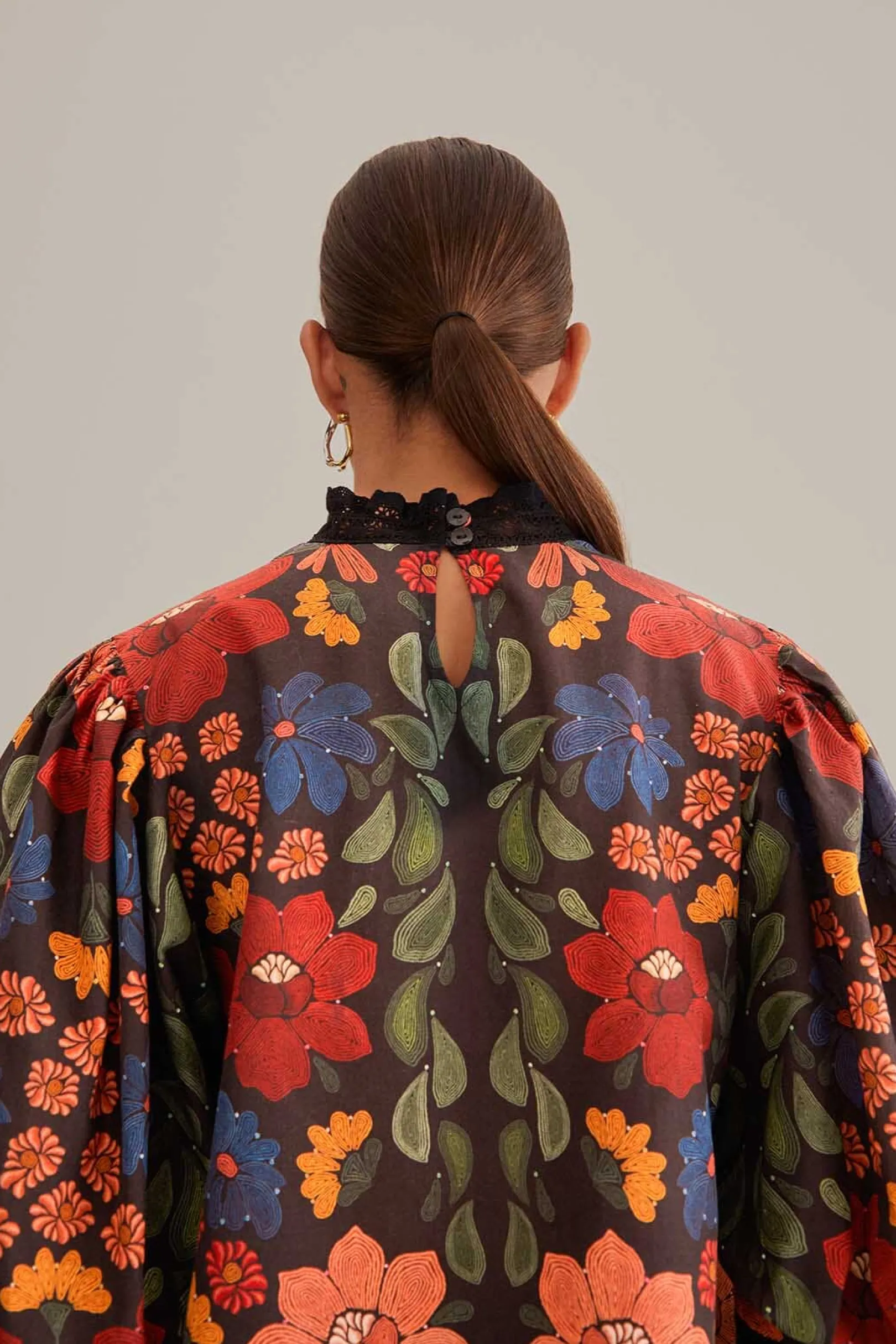 FARM Rio BLACK STITCHED FLOWERS SHORT SLEEVE BLOUSE Best
