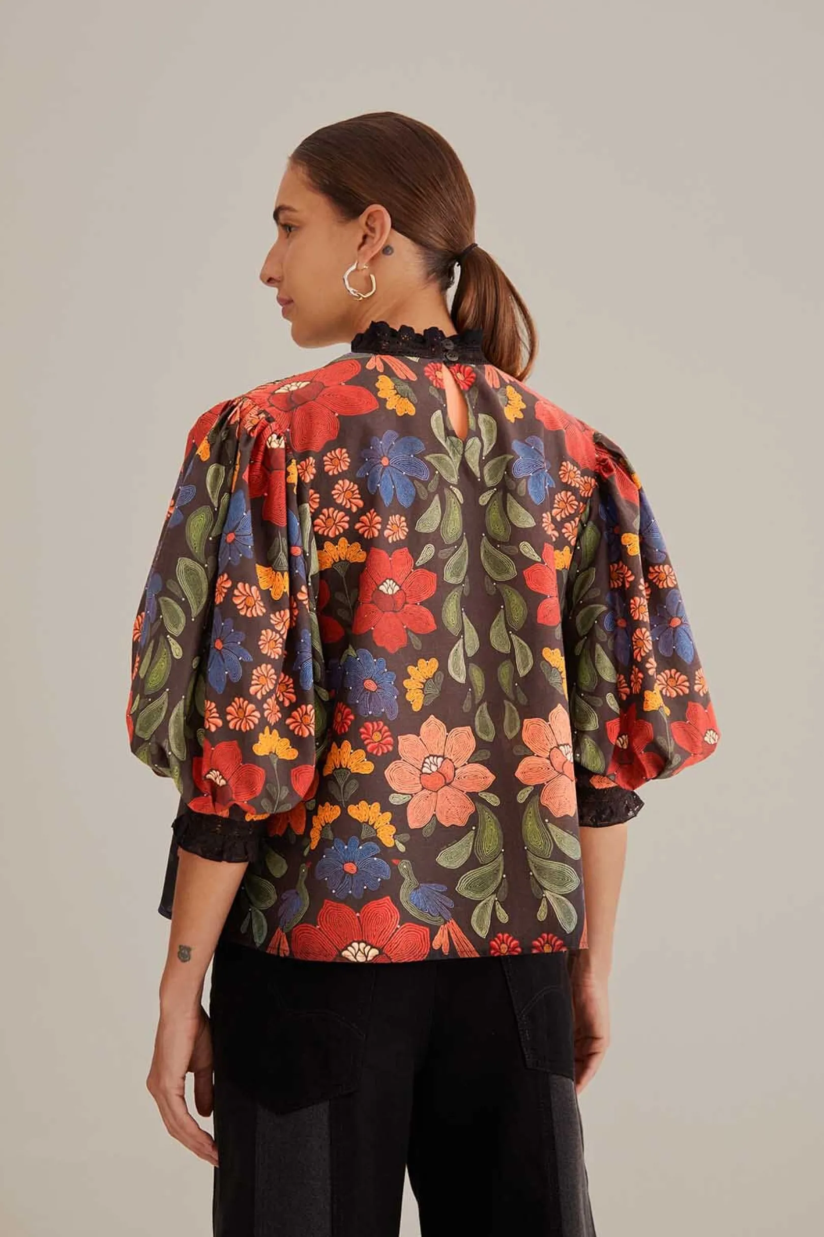 FARM Rio BLACK STITCHED FLOWERS SHORT SLEEVE BLOUSE Best