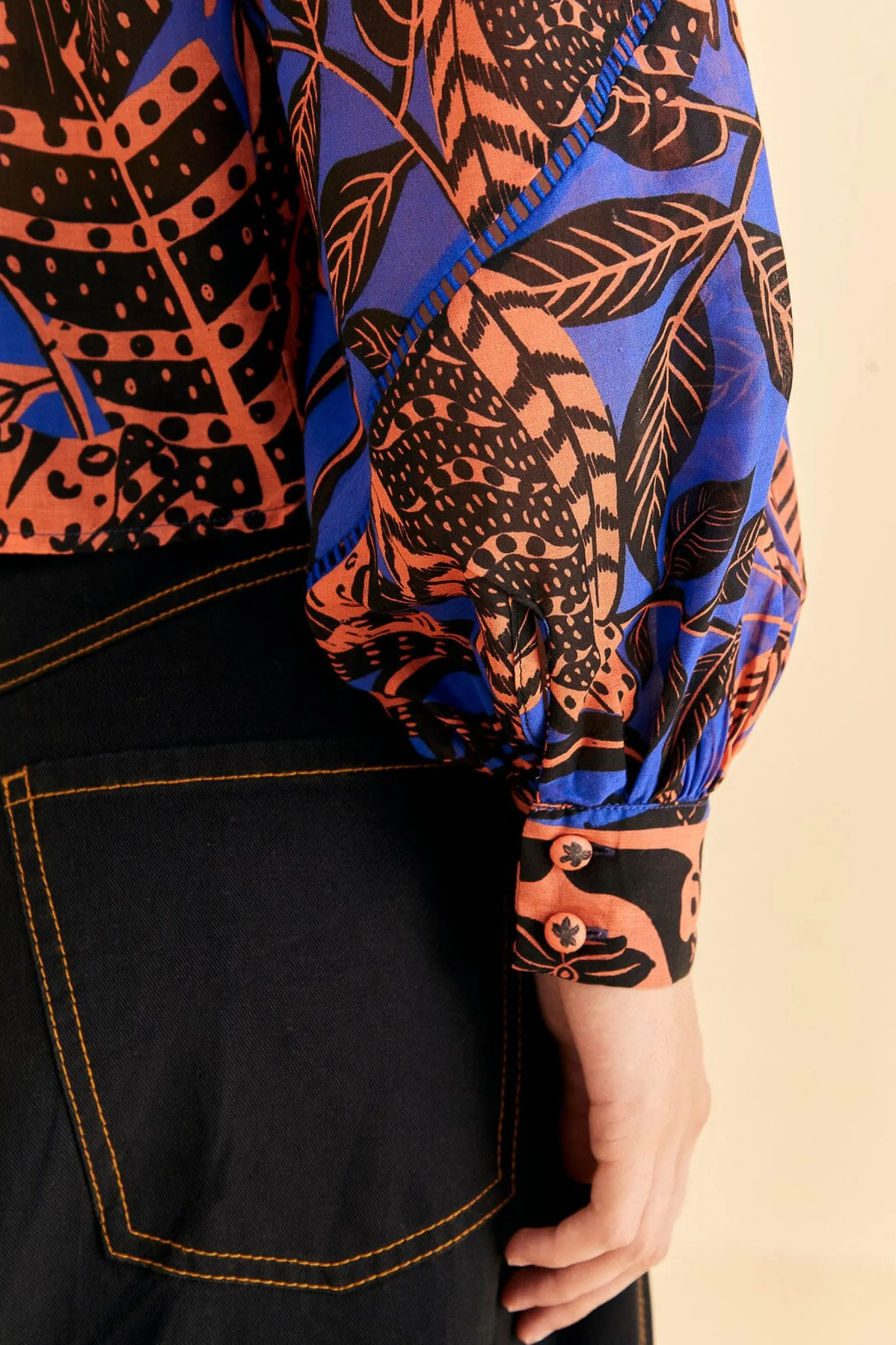 FARM Rio BLUE TROPICAL GOLD PLEATED LONG SLEEVE BLOUSE Sale