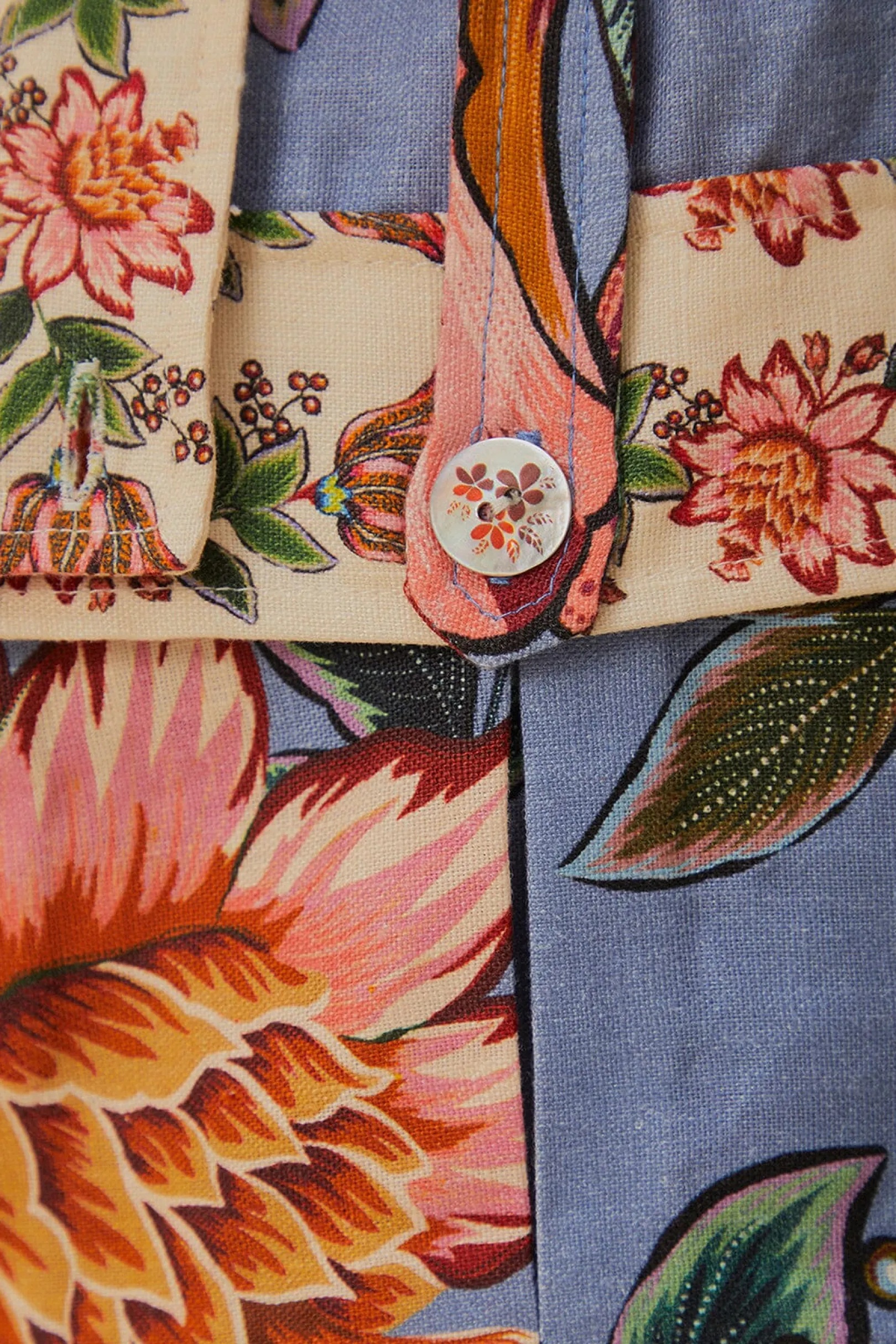 FARM Rio BLUE WONDERFUL BOUQUET EUROFLAX™ LINEN SHORTS Clearance