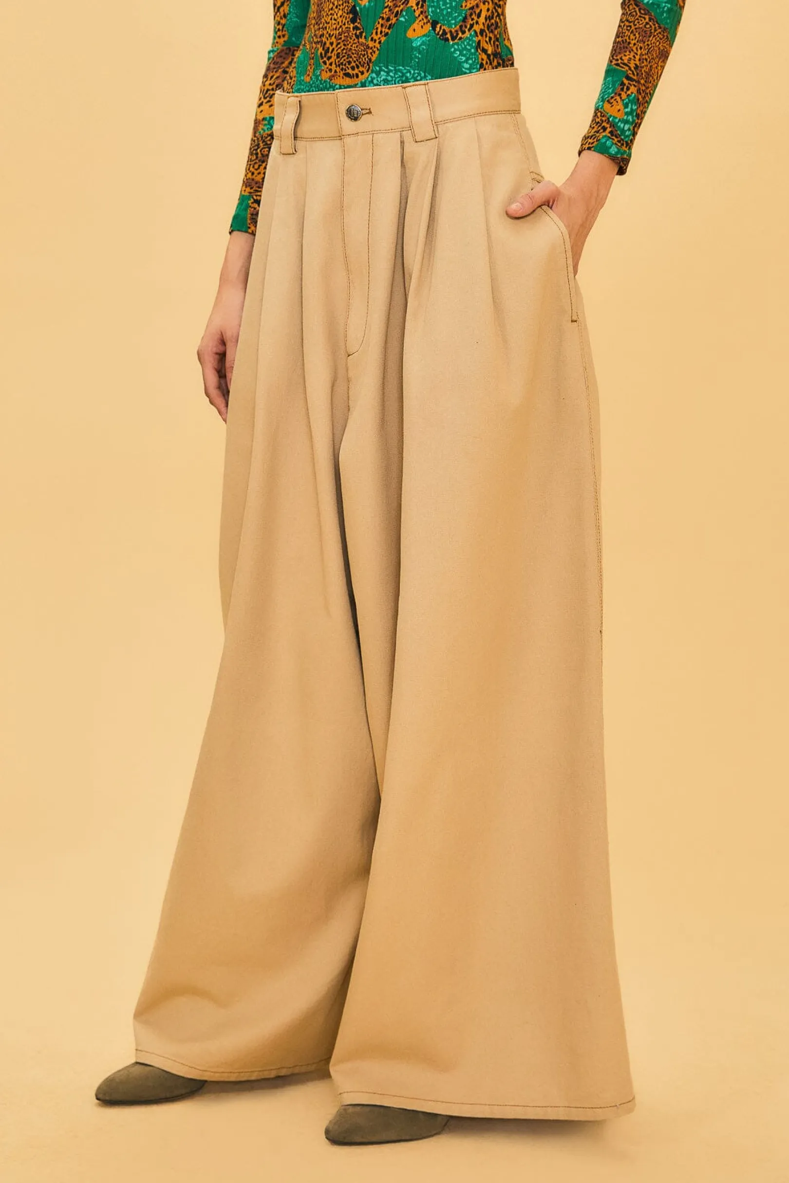 FARM Rio KHAKI LOW WAISTED PLEATED PANTS Hot