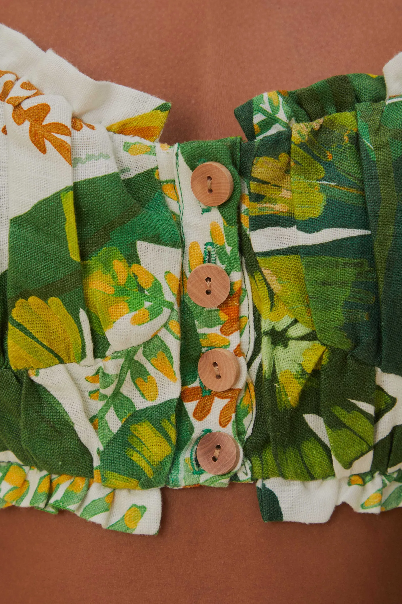 FARM Rio TROPICAL FOREST OFF-WHITE KNOT SLEEVELESS CROP TOP Best